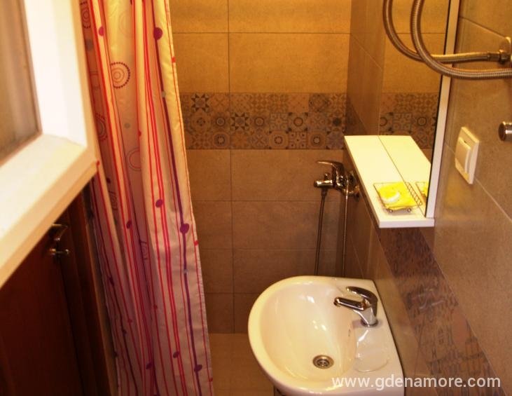 Junior studio bathroom